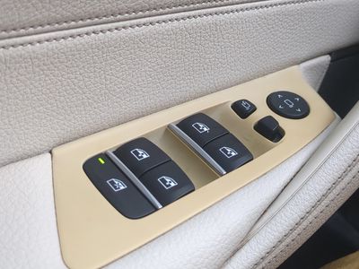 2021 BMW 5 Series — photo 25 view