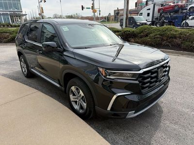 2025 Honda Pilot YG1H4SENW — front three-quarter view