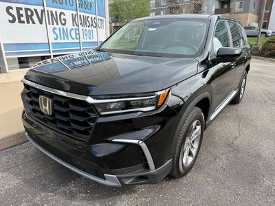 2025 Honda Pilot — rear three-quarter view