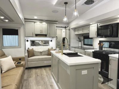 2026 Brinkley Model Z — photo 9 view
