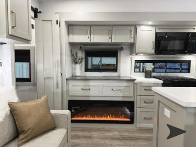 2026 Brinkley Model Z — photo 10 view