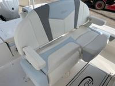 2025 Robalo 246 Cayman - Photo 16