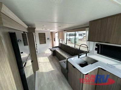 2025 Forest River RV Salem — photo 9 view