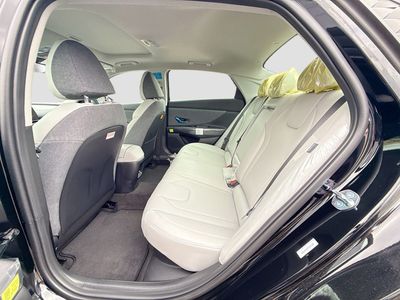 2026 Hyundai ELANTRA HYBRID — photo 18 view