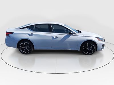 2023 Nissan Altima — photo 8 view
