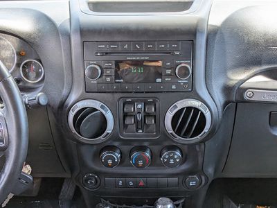 2015 Jeep Wrangler Unlimited — photo 18 view