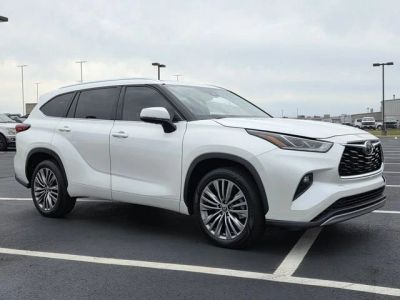 2021 Toyota Highlander - Photo 1