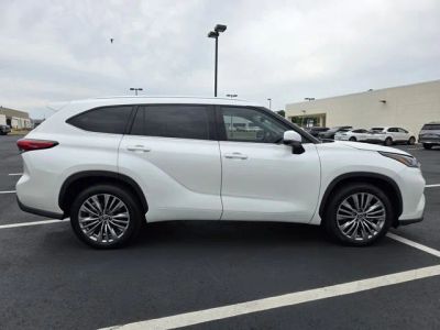 2021 Toyota Highlander - Photo 3