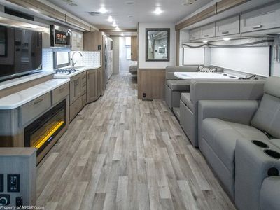 2026 Thor Motor Coach Pasadena — photo 7 view