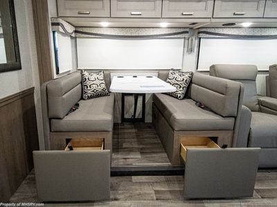 2026 Thor Motor Coach Pasadena — photo 13 view