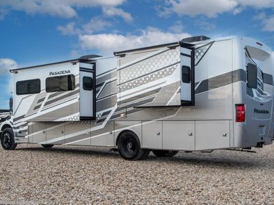 2026 Thor Motor Coach Pasadena — side profile view