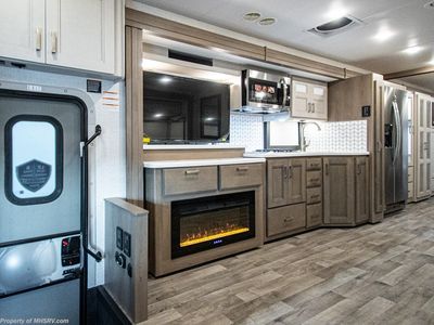 2026 Thor Motor Coach Pasadena — photo 15 view