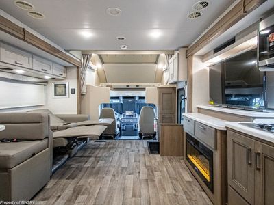 2026 Thor Motor Coach Pasadena — photo 11 view