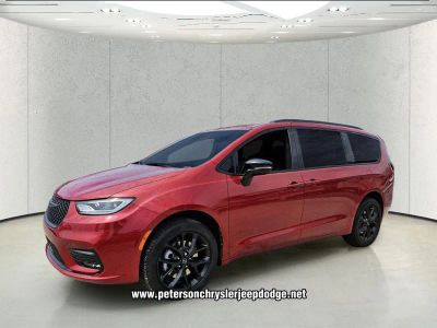 2026 Chrysler Pacifica — side profile view