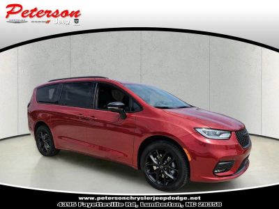 2026 Chrysler Pacifica PACIFICA LIMITED AWD in Red Hot Pearl-Coat Exterior Paint — front three-quarter view