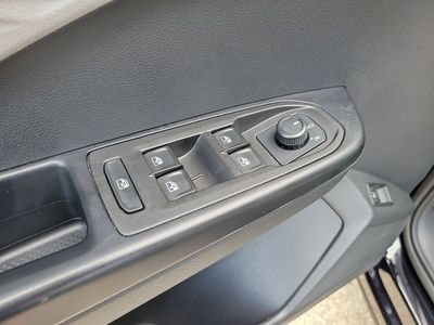 2023 Volkswagen Taos — photo 18 view