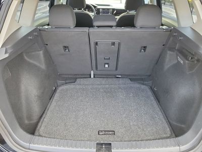 2023 Volkswagen Taos — photo 9 view