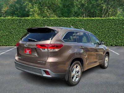 2018 Toyota Highlander — rear three-quarter view