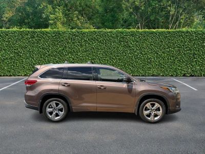 2018 Toyota Highlander — side profile view