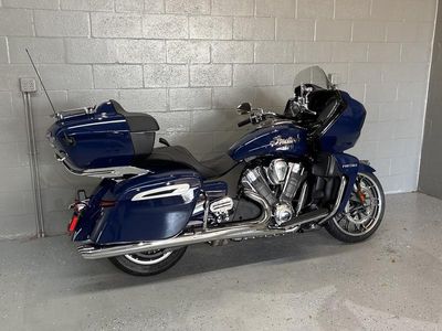 2025 Indian Motorcycle Pursuit Limited 112 Springfield Blue — interior view
