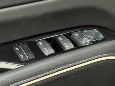2024 Cadillac Escalade — photo 17 view