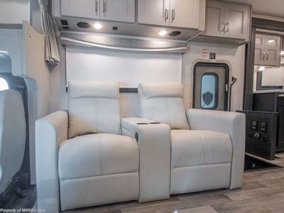 2026 Thor Motor Coach Pasadena — photo 9 view