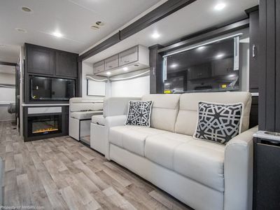 2026 Thor Motor Coach Pasadena — photo 12 view