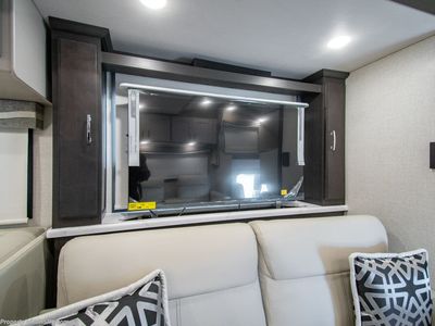 2026 Thor Motor Coach Pasadena — photo 14 view