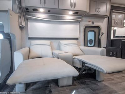 2026 Thor Motor Coach Pasadena — photo 10 view