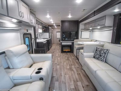 2026 Thor Motor Coach Pasadena — photo 7 view