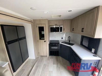 2025 Winnebago Voyage — photo 19 view