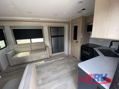2025 Winnebago Voyage — photo 18 view