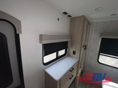 2025 Winnebago Voyage — photo 37 view