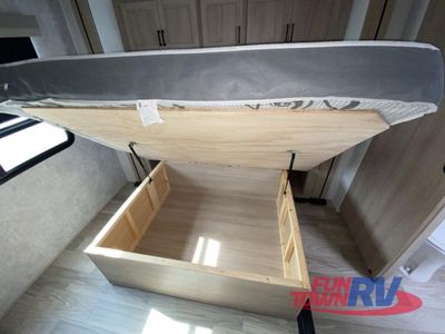 2025 Winnebago Voyage — photo 36 view