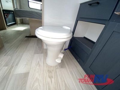 2025 Winnebago Voyage — photo 32 view