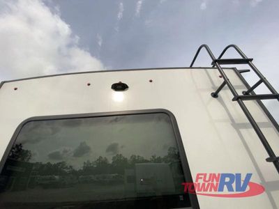2025 Winnebago Voyage — photo 15 view