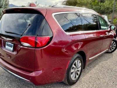 2020 Chrysler Pacifica — detail view