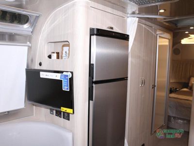 2026 Airstream Globetrotter — photo 48 view