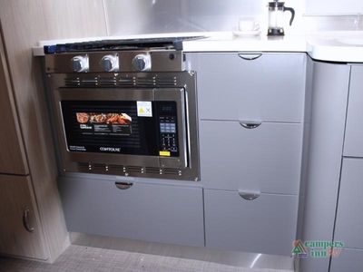 2026 Airstream Globetrotter — photo 33 view