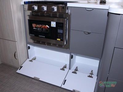 2026 Airstream Globetrotter — photo 34 view