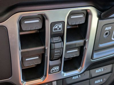 2026 Jeep Gladiator — photo 19 view