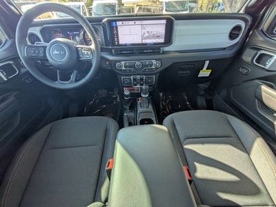 2026 Jeep Gladiator — photo 13 view