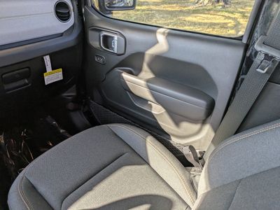 2026 Jeep Gladiator — photo 16 view