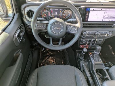 2026 Jeep Gladiator — photo 14 view