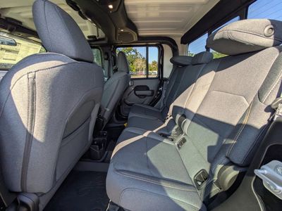 2026 Jeep Gladiator — photo 12 view
