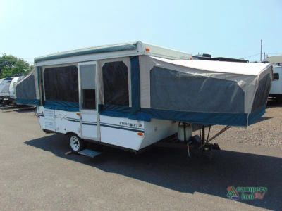 2003 Starcraft Starcraft Series — front three-quarter view