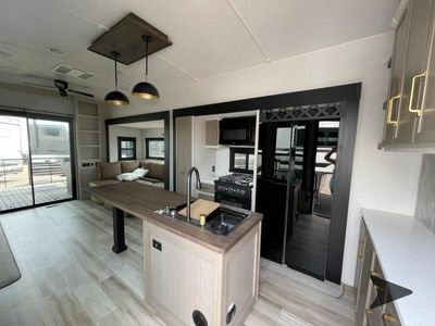 2025 Forest River RV Wildwood Heritage Glen LTZ — photo 9 view