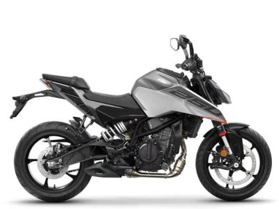 2026 KTM Duke 250 — front three-quarter view
