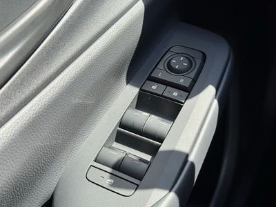 2026 Prius Plug-in Hybrid SE — photo 17 view
