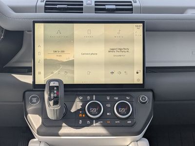 2026 Land Rover Defender 110 — photo 18 view